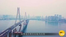 广东的一座“宜居”城市，地处三省区交汇处，素有“港城”之誉