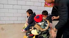 一岁半双胞胎变女汉子，一手推车一手拉车笑翻全场