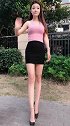 一件时尚优雅的包臀裙，穿在小姐姐身上更加完美整体看起来更简约