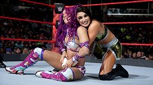 WWE-18年-RAW第1285期：女子双打赛 班克斯&贝莉VS解脱小队-单场