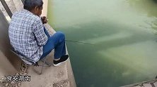 高手夏天钓鱼首选荫凉处，闸口水泥墩上凉爽怡人挥杆就等巨物来袭