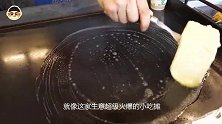 厚厚的牛肉汉堡，酸黄瓜才是精髓！一次我能吃5个