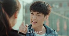 学霸砸到暴躁女，却强词夺理说她挡着球了，斗嘴太搞笑