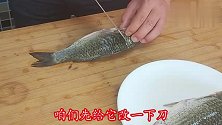 鲫鱼这么做大人小孩都爱吃，煲汤最好喝，上桌就被抢光！
