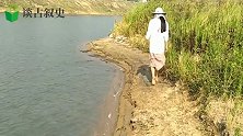 小姐姐随手在野河扔了几个地笼，没想到第二天收到不少野货！
