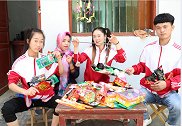 短剧小卖部2：虎妹的零食卖不出去，竟想出论斤卖的办法，真聪明