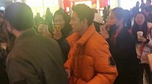“口红一哥”李佳琦花1亿买豪宅？助理回应：假的