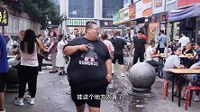 400斤小伙来小吃街了，摊贩们仿佛看到了亲人，看看小胖吃了啥