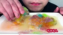 吃冰冻彩虹冰片，听脆脆的声音与喝水声！