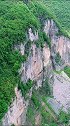 贵州石板河挂壁公路几代人，用手凿出的一条路