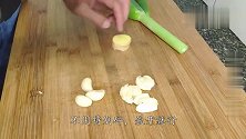 秘制酱鸭腿，不用炒糖色也能做出来色泽金亮的酱鸭腿，香气四溢