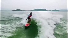宁泽涛“重返”水上项目！分享冲浪短片乘风破浪技术高超