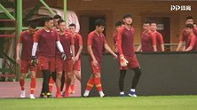 国足前线day7-小将大赞里皮抓技术细节 张琳芃拍核磁共振缺席训练