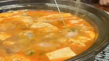 广东街头网红餐厅推出的特色撒尿牛丸，难道是食神电影中的那种吗