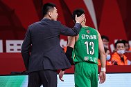 杨鸣谈郭艾伦里程碑：他的黄金期还很长 纪录会被一个一个破掉