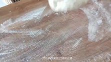 教你在家做韭菜盒子，皮薄馅足，一次做8个都吃光，好吃！