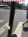 四川达州：女子遭陌生男子尾随，机智拿出手机录像驱赶