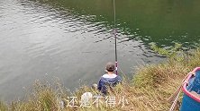 钓鱼人还是辛苦，野钓就只有吃点方便面，钓友你呢？