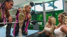 RAW第1464期：曼迪戴娜拍摄性感写真 然后塔米娜娜塔就看不惯她们了