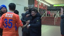鲁能队员赛后通道内庆祝 崔鹏：终于保级了！