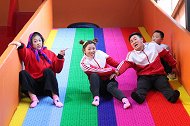 短剧：妈妈带傻妞和元宝去游乐场，结果元宝却吓哭了，结局真有趣