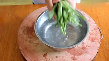 大厨教你“干煸四季豆”的正宗做法，四季豆不夹生，香辣爽口