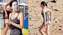 47岁吴绮莉独自去海滩游泳，脸上涂满白色防晒，浮游画面惊悚