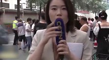 民众在美驻成都总领馆前放鞭炮 记者：有人办婚礼