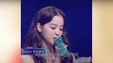 欧阳娜娜终于对“成熟风”下手了，穿黑色蕾丝裙身材A到爆！
