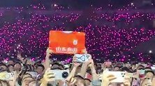 真球迷！周杰伦演唱会济南站惊现泰山球衣
