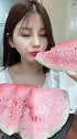 爱吃冰的姑娘，今天吃冰冻大西瓜，咀嚼声超好听！