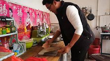 小伙做凉拌鸡丝 香辣开胃又爽口 根本停不下来
