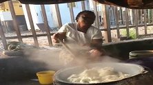 非洲美食，这一大锅饭到底叫什么？有人知道吗？