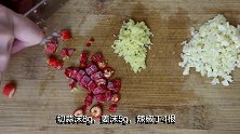 韭菜苔炒蛤蜊的正确家常做法，韭菜翠绿不变色，蛤蜊肉滑嫩没腥味