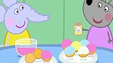 小猪佩奇：艾米粒和温蒂准备纸杯蛋糕，佩奇和乔治准备摇晃的果冻