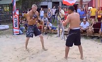 格斗爱好者决战街头，无限制格斗的规则，胜负就在一瞬间