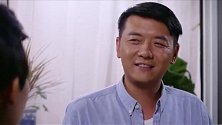 男子失恋刚跟别人吹自己看得开，不想转头看见喜欢的女孩态度立马大变让人笑翻天