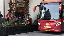 独家-广州恒大正式解除隔离 部分球员乘坐大巴返回番禺基地
