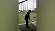 李哥被高尔夫球场秀了 自己都怀疑自己