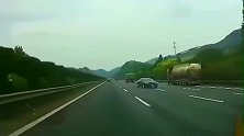 贵州女司机自杀式超车，轿车失控玩起漂移，后悔已经来不及了！