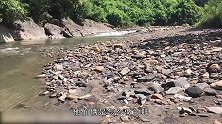 俩小哥模仿先人，野外提炼铜做成青铜器，这操作太优秀了