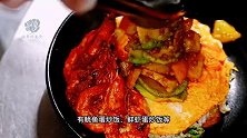 大阪炒饭，加入蜜汁叉烧肉盖上鲜嫩鸡蛋点上海鲜，美味无穷