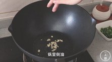 想吃麻辣拌不用去外面，自己在家就能做，方法简单，味道超赞