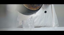 天干物燥的冬天，不如来碗甜甜的芝麻炖雪梨润润肺