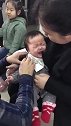 小宝宝都打完针了，还在那里哭个不停，好搞笑！