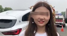 浙江嘉兴：准新娘无证驾驶酿事故 民警：买个大钻戒不香吗