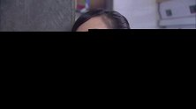美女公开和富小伙交往，如今又不承认两人的关系，小伙真苦啊！