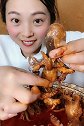 吃货吃八爪鱼，来个双爆美呆了！