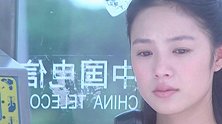 小姑娘桥上苦等心上人，打电话无人接，殊不知人家遇上惊天大事