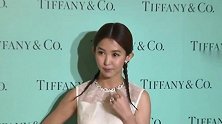 郭书瑶漂成橘黄发色，笑认经纪人会吓到